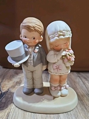 Memories of Yesterday  Here Comes the Bride and Groom God Bless 'Em  Figurine 