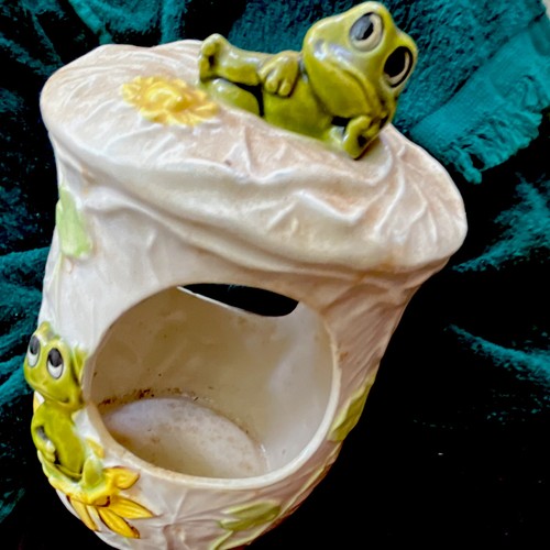Sears, Roebuck and Co. 1978 Frog Ceramic Planter Glazed Japan White/Green