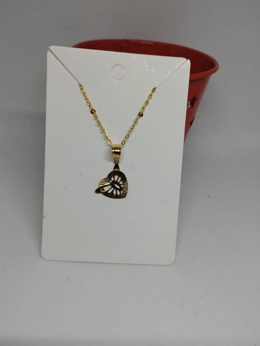 Collier en or véritable anti-allergie avec chaine et pendentif coeur papillon 18k