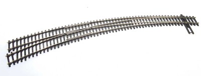 Walthers 948-83063 Code 83 Left Hand Curved Turnout 24'' and 28'' Radii HO