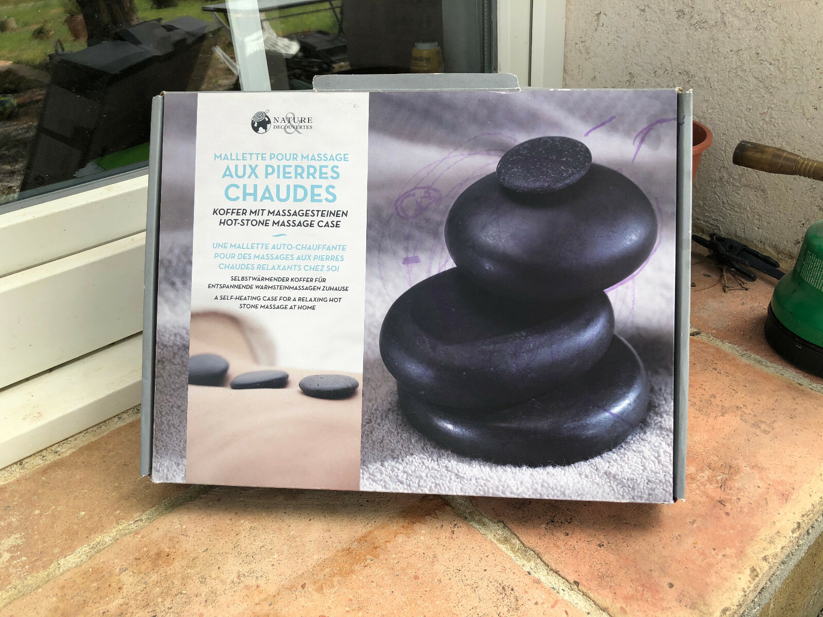 Pierres en basalte véritable et malette de massage en roche volcanique pure