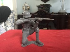Vintage 1963 Louis Marx Gray Plastic WWII German Kneeling Toy Soldier Figure
