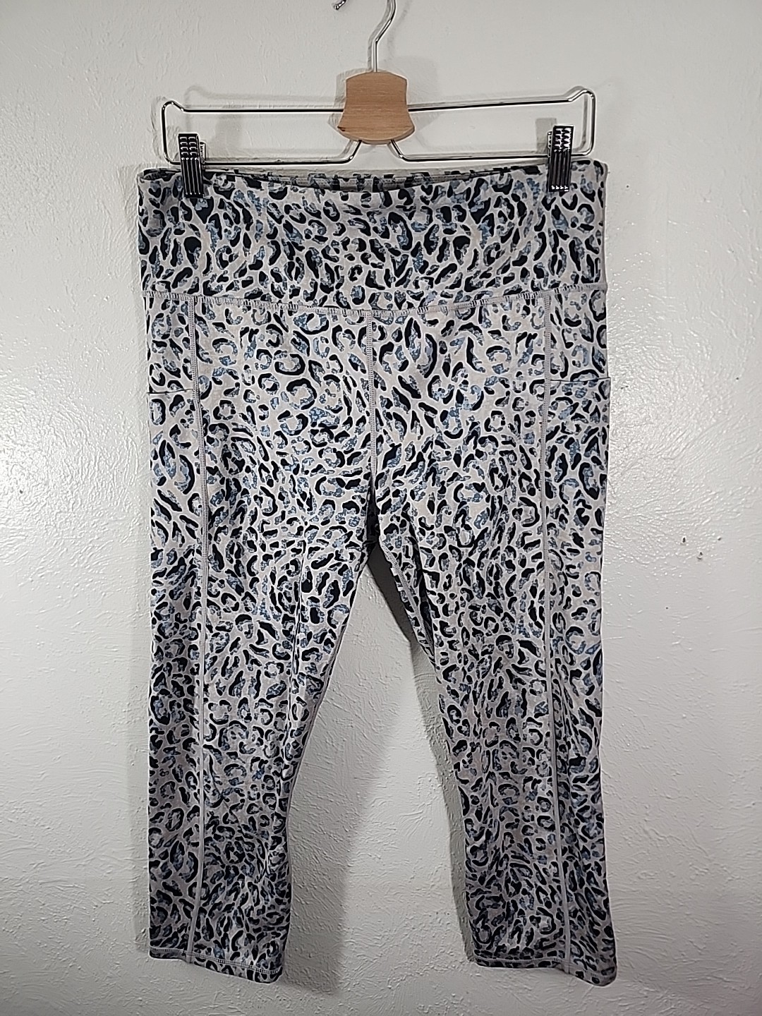 Ouges Cropped Cheatah Print leggings XL - image 1