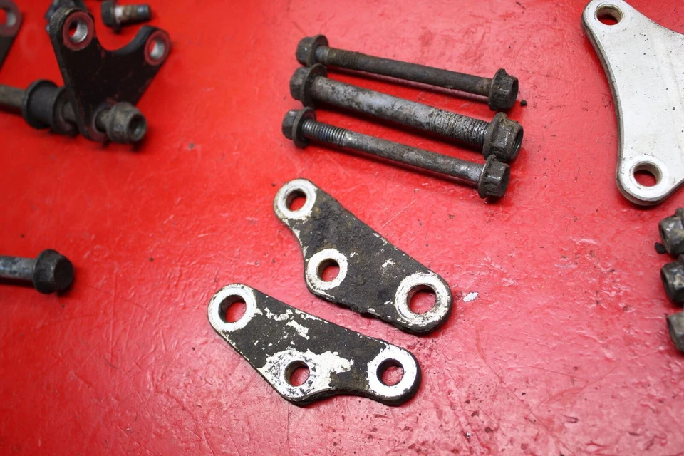 JUEGO COMPLETO DE PERNOS Y MONTAJE MOTOR SUZUKI DR250 Foto 4 de 4