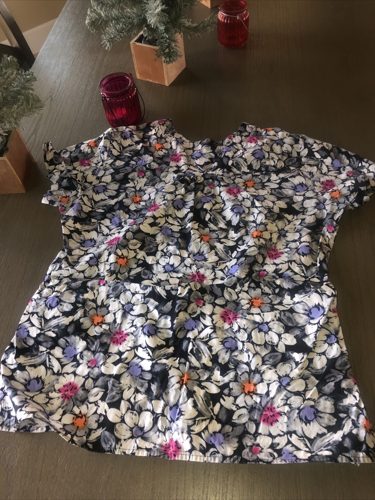 White Cross 🩷 Uniform Peony Top Sz M