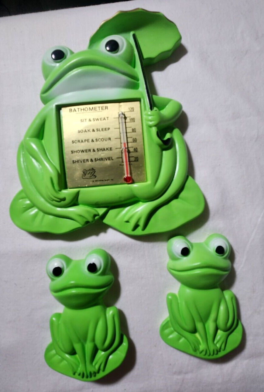 VTG 1979 MILLER WALL HANGING CHALKWARE GREEN FROG BATHOMETER THERMOMETER BABIES