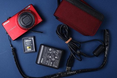動作確認済Nikon COOLPIX S6000 箱、説明書、充電器、専用ケース Nikon COOLPIX S6000 Compact Digital Camera with Battery and
