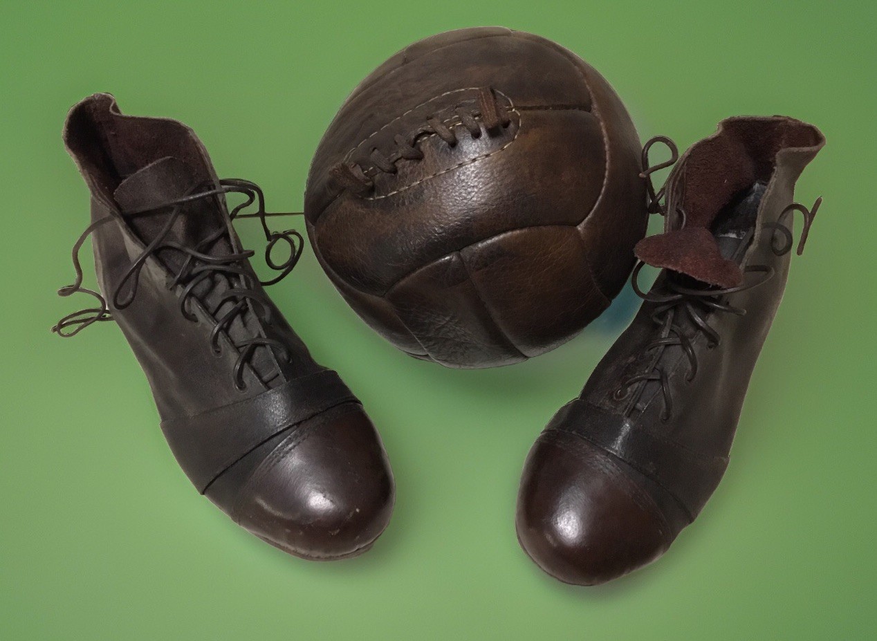 π Pallone e Scarpini da Calcio Antichi - MARK CROSS CO. (Anni '30) originali