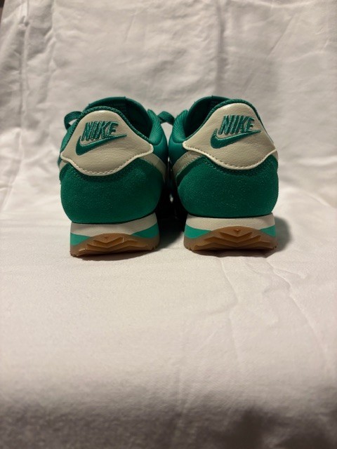 Nike Cortez DZ2795-301 Green White Gum Women’s Size 7.5 Retro Classic thumbnail 5