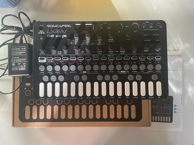 Sonicware LIVEN 8bit Warps Keyboard SYNTHESIZER - super clean, box