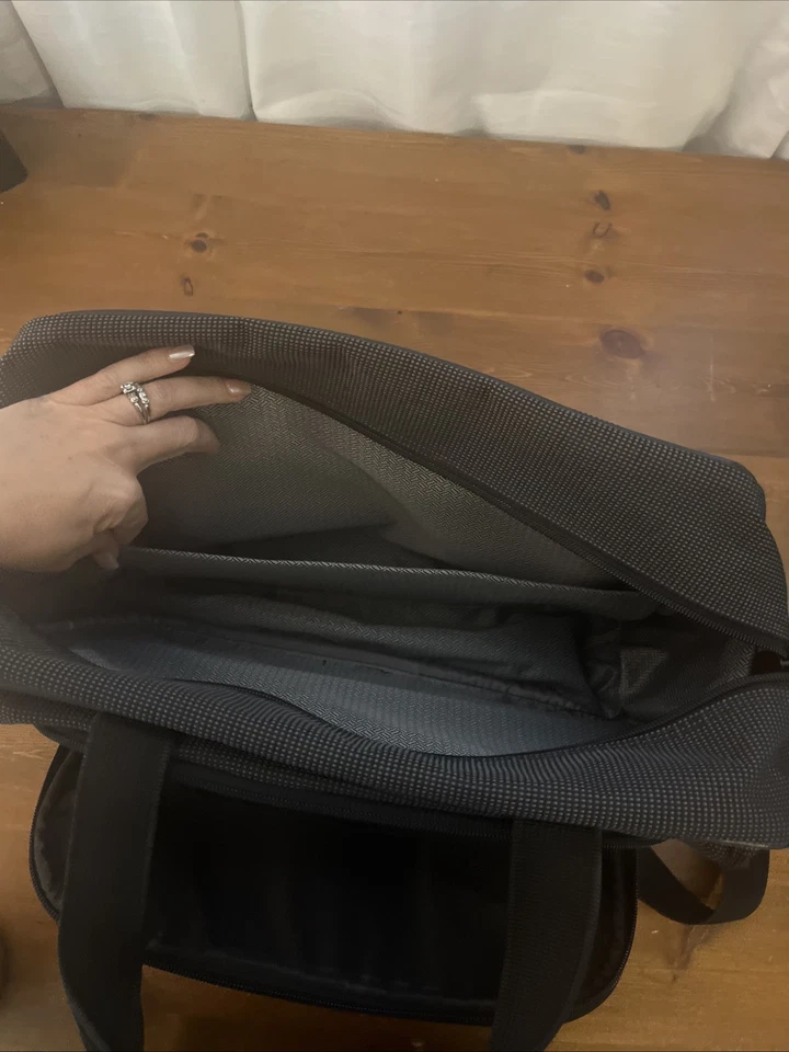 Bolsa de viagem Skyway Luggage 606 bolsa de mão para laptop preta com alça de ombro bolsos - Imagem 4 de 4