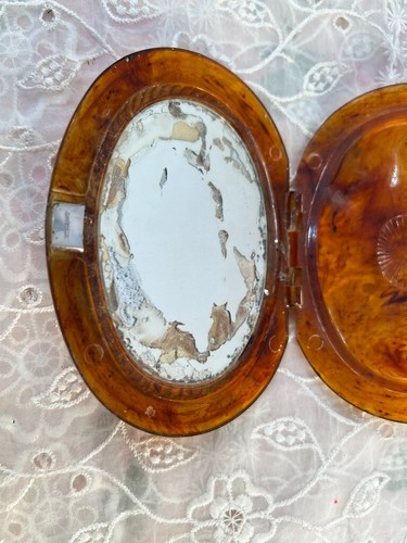 Diseño de hojas de uva compactas Lucite vintage ovaladas - Imagen 4 de 8