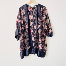 Vintage Victoria  s Secret gold label ONE SIZE navy floral short kimono robe