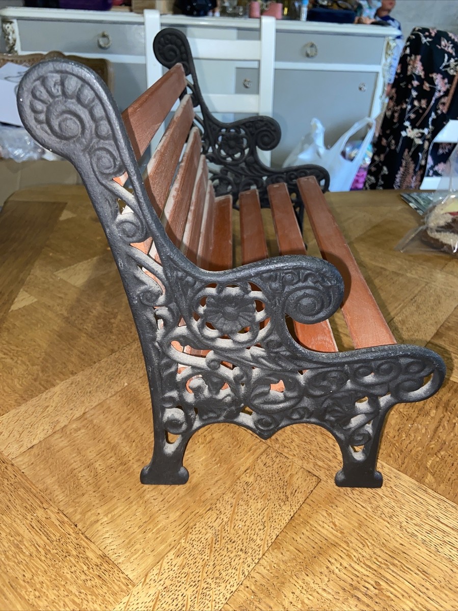 Banc Vintage En Bois Et Métal Pour Mobilier De Poupée - Ancien, En Fonte - Occasion - Décoration Miniature