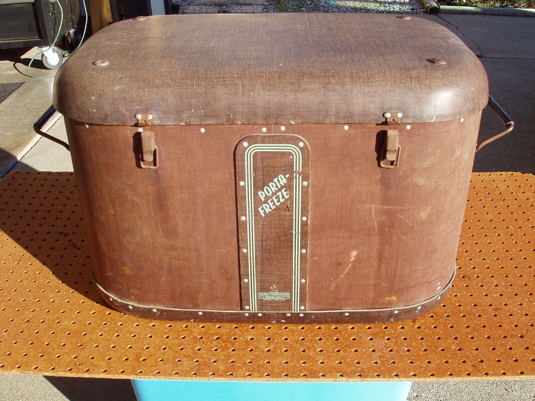 CALPLASTIC CORPORATION VINTAGE PORTA-FREEZE ICE CHEST COOLER UGLY