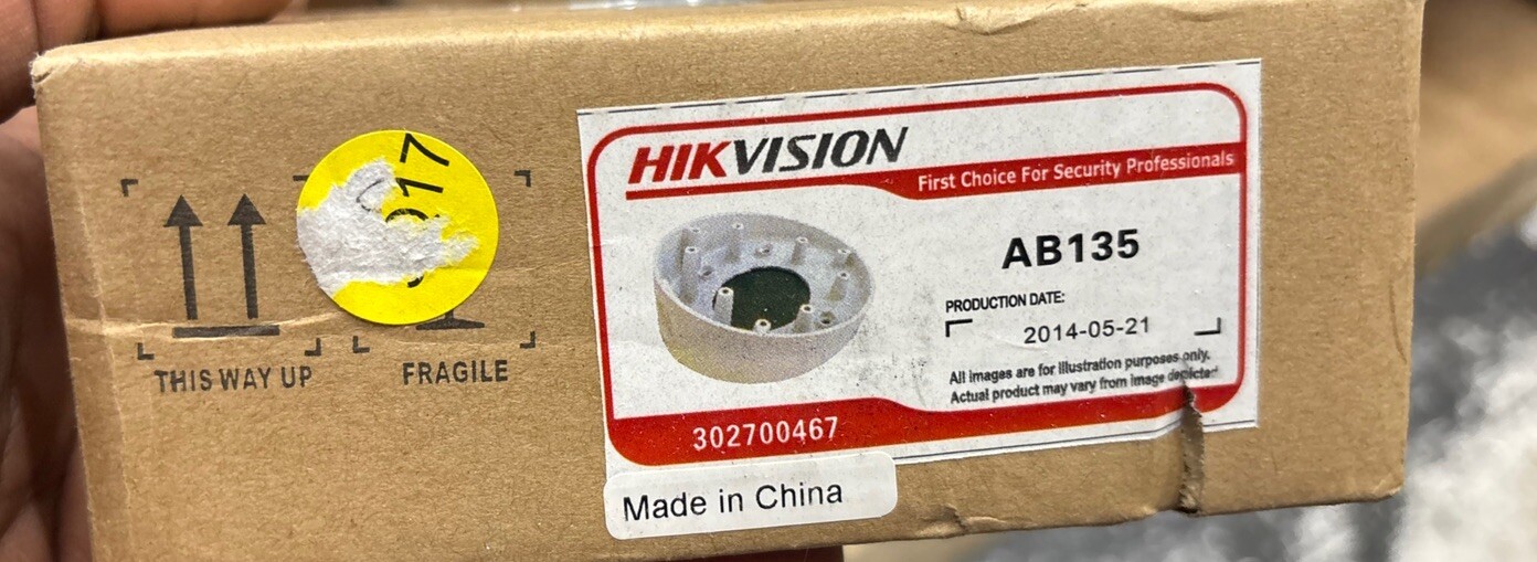 4 bases en ángulo Hikvision AB135 para cámara domo