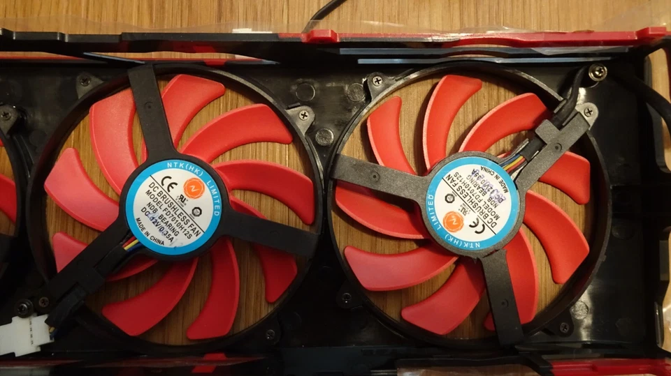 CANTIDAD 2: Tarjeta de video ATI Radeon HD7990 triple ventilador (nueva, se envía desde EE. UU. no China) Foto 2 de 4