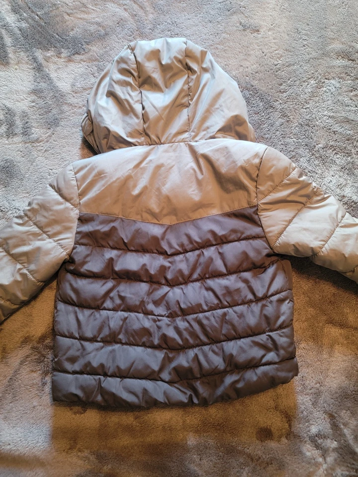 Chaqueta acolchada Healthtex 2t verde y gris cremallera completa con capucha Foto 4 de 4