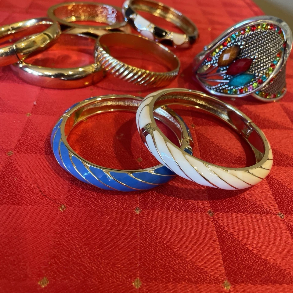 Lote de 8 pulseras abrazadera con bisagras y brazalete pedrería 7 dorado y 1 plateado Foto 3 de 4