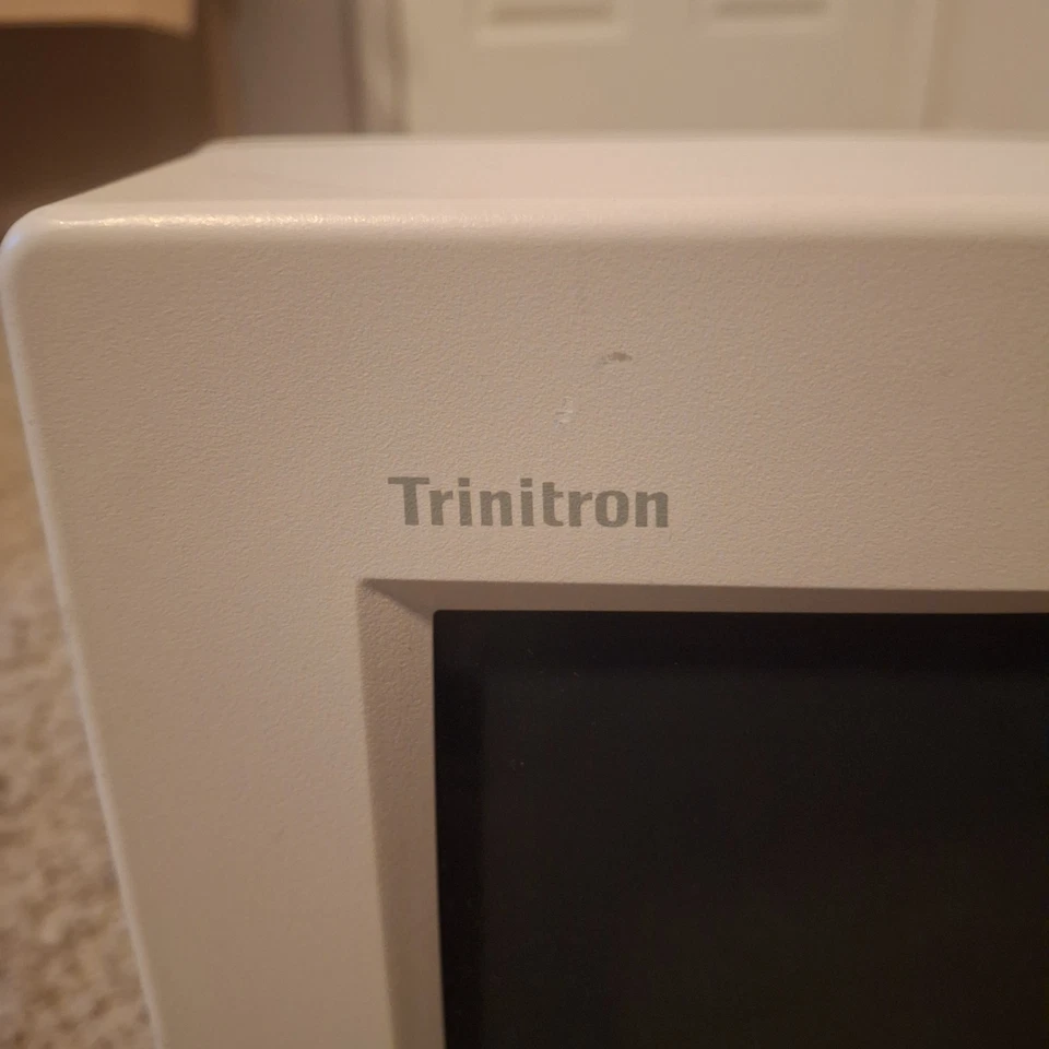 Dell Trinitron UltraScan D1526TX-HS 15" Retro PC CRT Gaming Monitor Powers On - Image 2 of 4