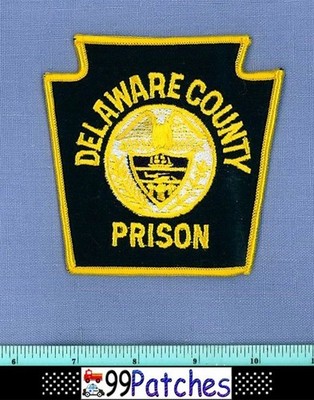 DELAWARE COUNTY PRISON PENNSYLVANIA Sheriff Shoulder Patch JAIL KEYSTONE 7G