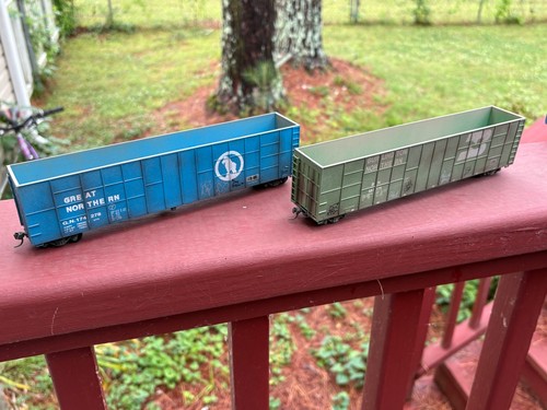 2 tolvas de astillas de madera E&C Shops Burlington & Great Northern #587175 y #174278 | Zustand: New
