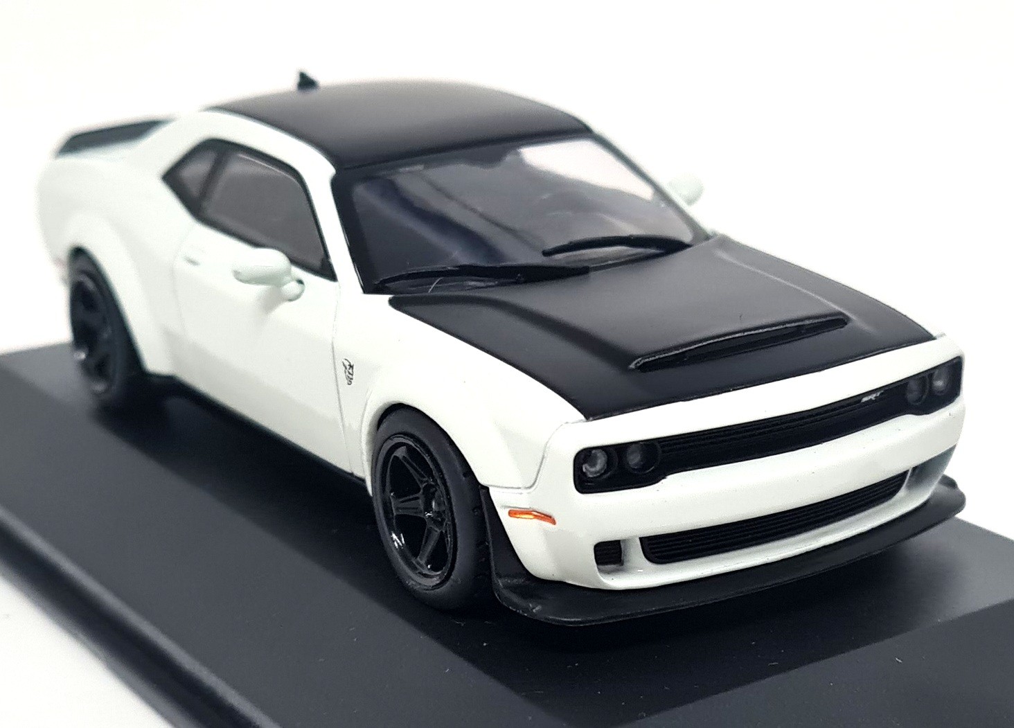 Solido 1/43 Dodge Challenger SRT Demon V8 6.2 2018 White Diecast Scale model car