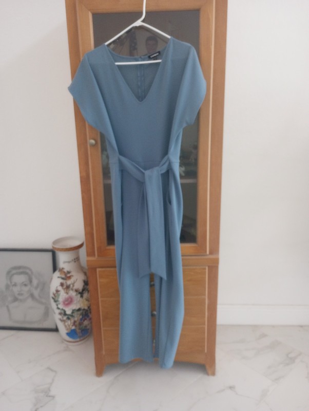 EXPRESS $88  Regular Grey/Blue V-NECK TIE WAIST JUMPSUIT LARGE Excellent.