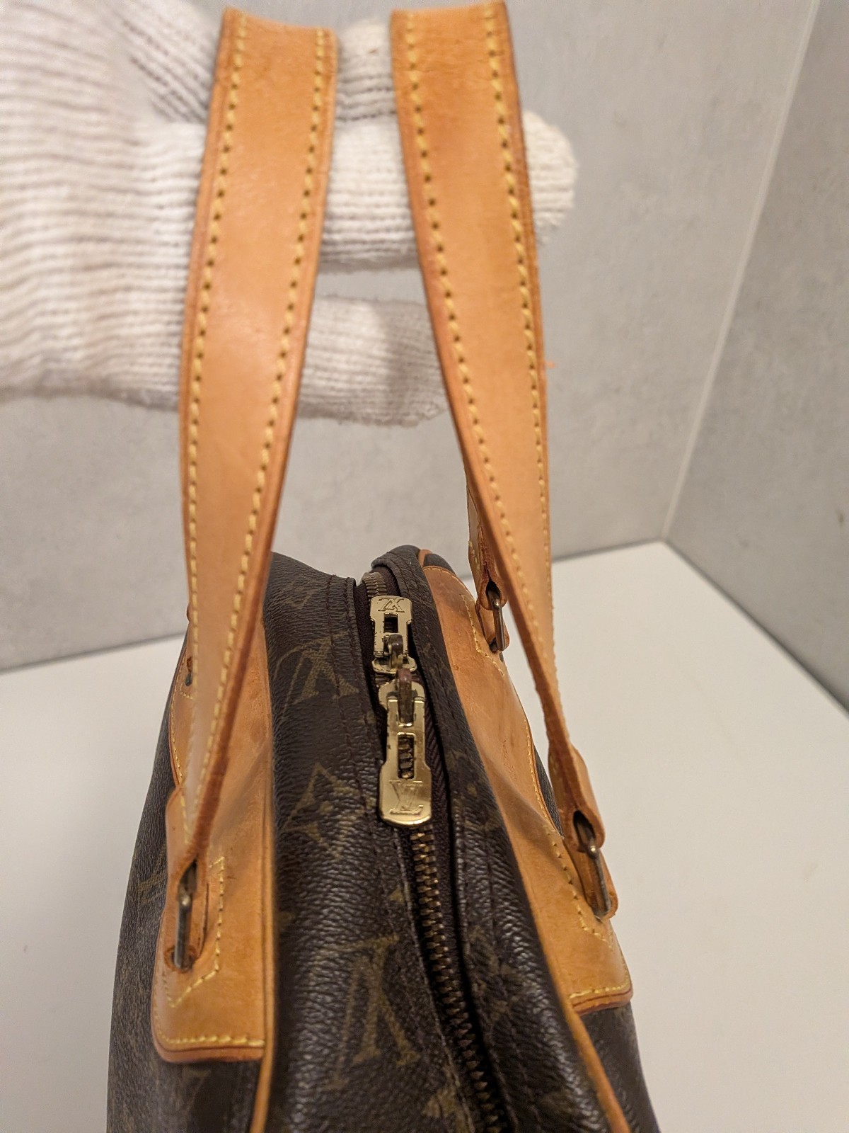 Authentic LOUIS VUITTON Excursion Handbag M41450 … - image 8