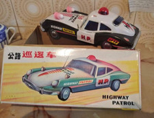 Antiguo coche de policía de patrulla de carreteras de juguete de hojalata de China Dongfeng Shanghai caja MF 226