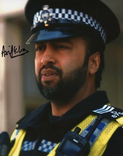 Doctor Who Autograph: ASIF KHAN (Woman Who Fell to Earth / Spyfall) Signed Photo - Picture 2 of 6