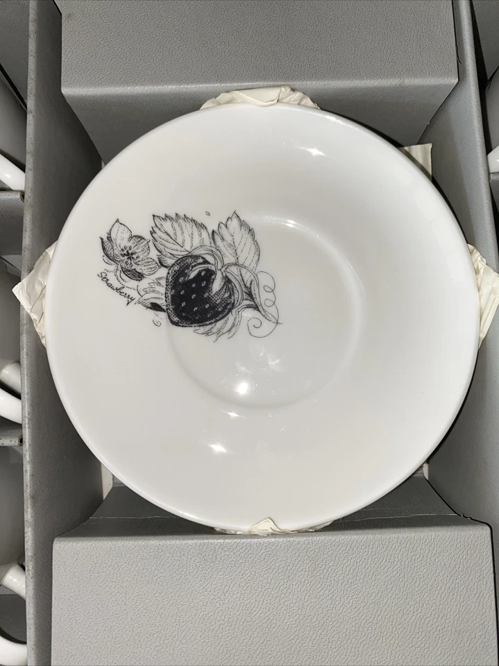 Wedgwood Susie Cooper Bone China 6 Cup & Saucer Set in Box Black Fruit NOS NIB - Image 4 of 4