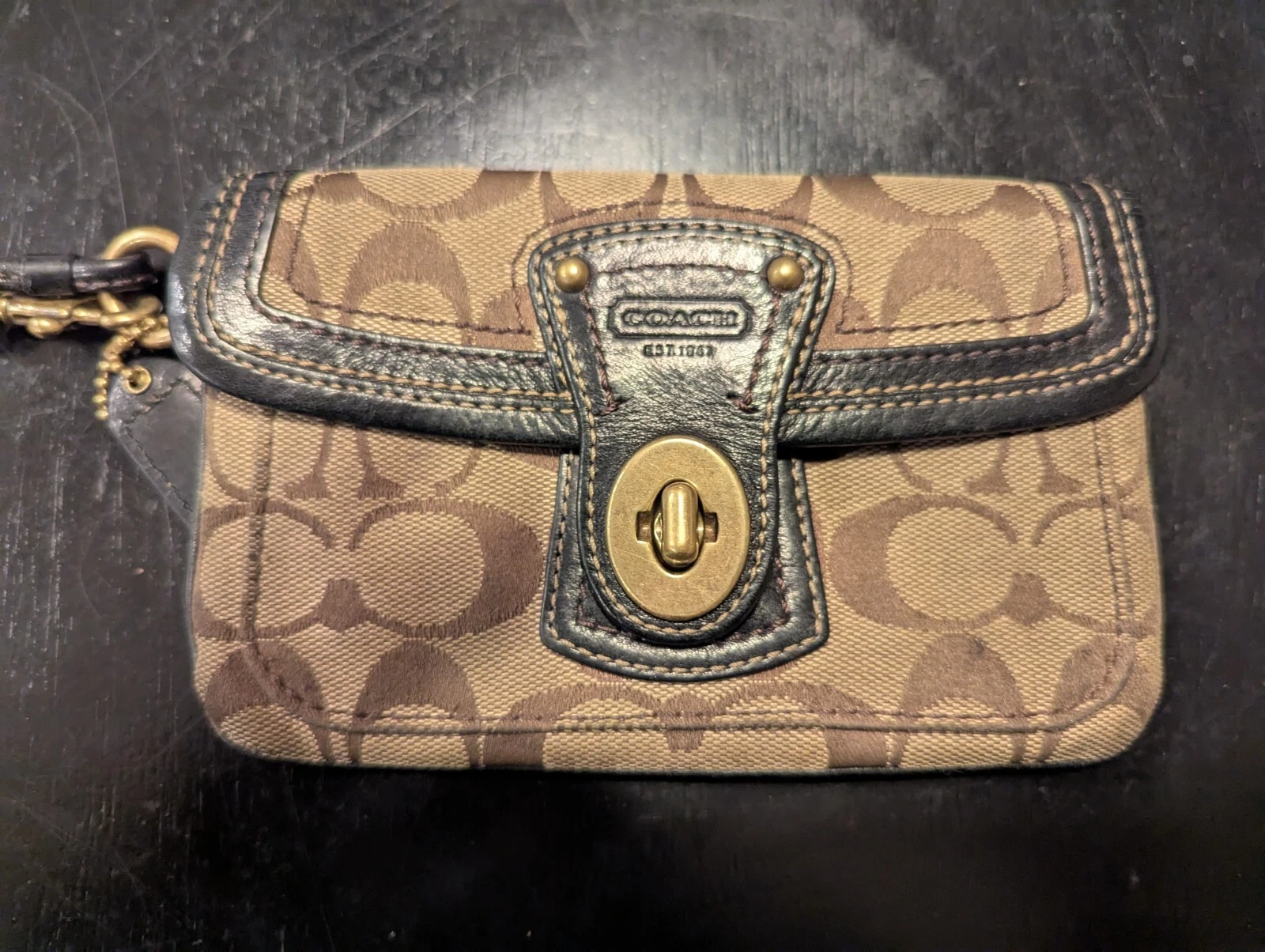 Borsa Coach Turnlock firmata tela beige modello totale F41941