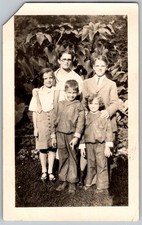 Vtg B&W Snapshot Family Outdoors In Suits & Dresses 1940s