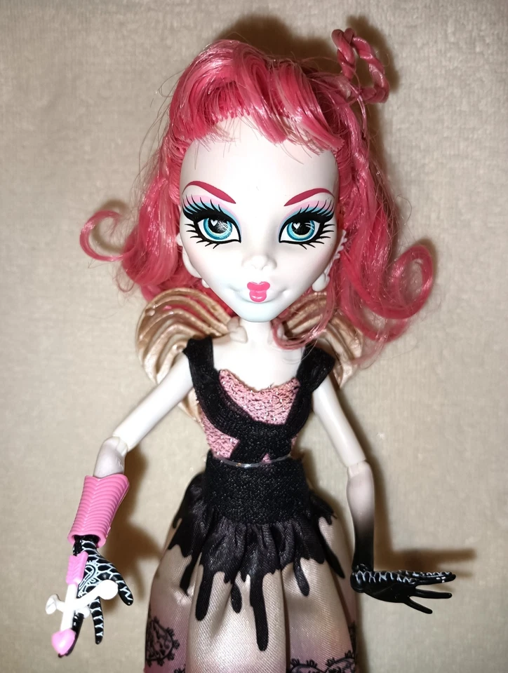 Monster High C.A. Cupid - Sweet 1600. TOTALLY COMPLETE & LOVE OBSESSED DISPLAY! - image 2 of 4