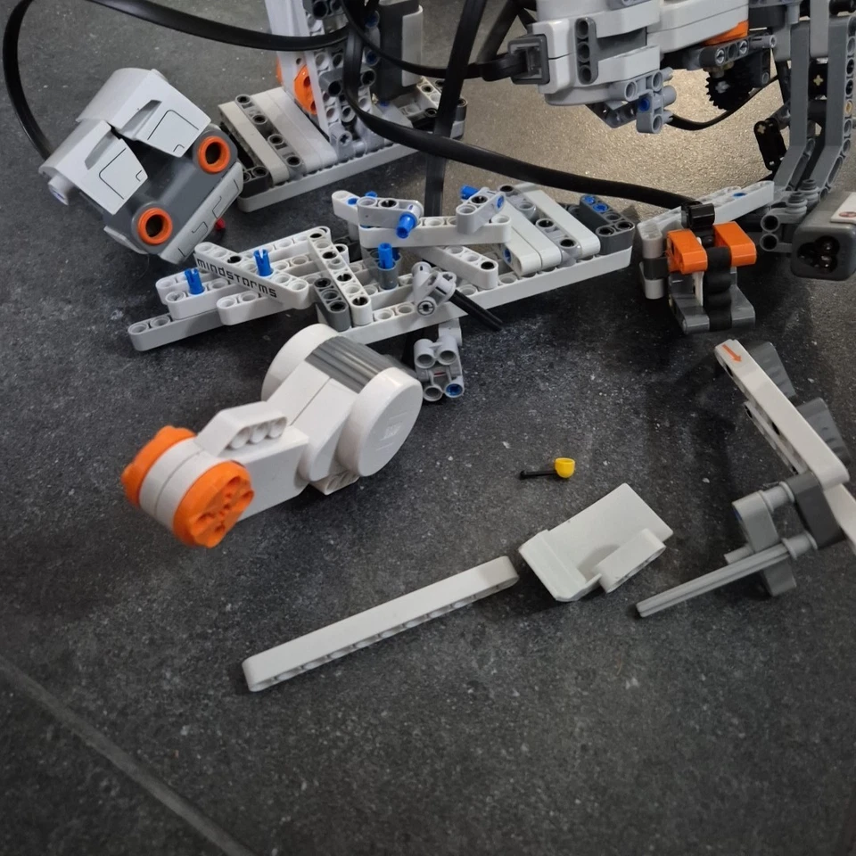 LEGO MINDSTORMS NXT 2.0    8547    99% vollständig - Bild 4 von 4