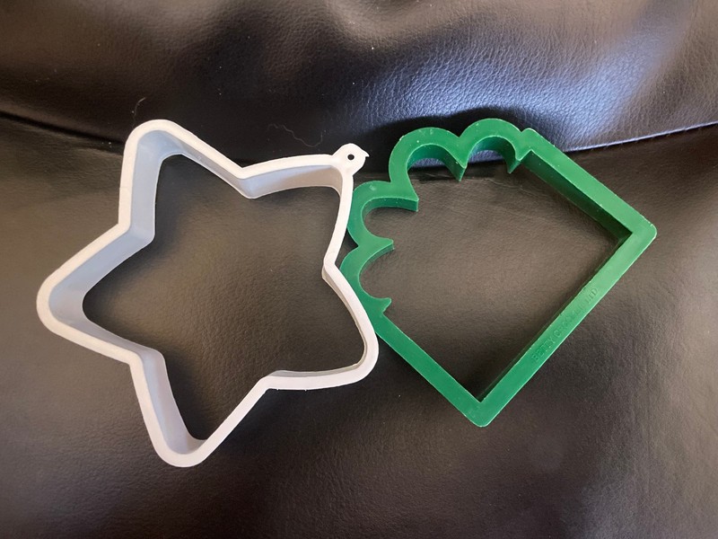 LOT OF 7 - COOKIE CUTTERS - STAR - PRESENT - 5 HEARTS - USED
