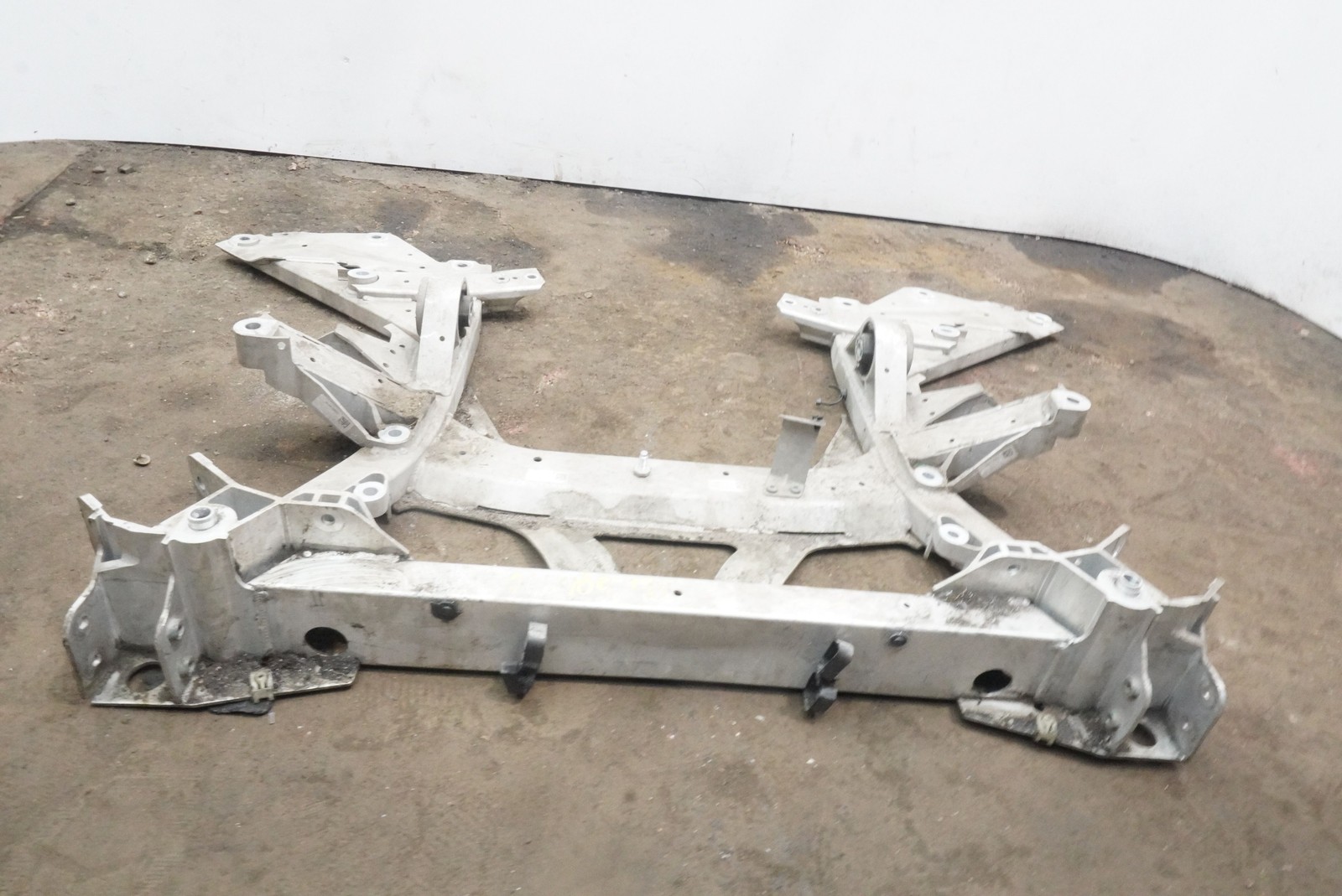 Front Subframe Cradle Crossmember Undercarriage 31108836245 OEM BMW i8 2014-20