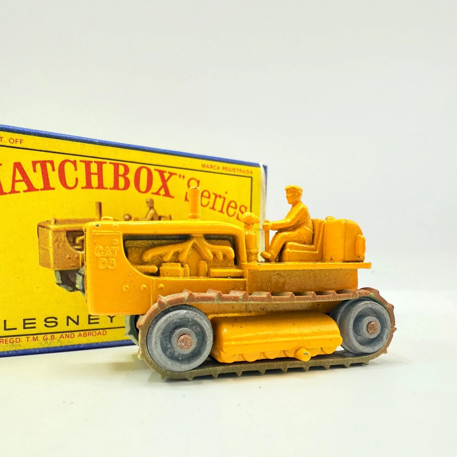 Matchbox 8c, Caterpillar Tractor - Free Price Guide & Review
