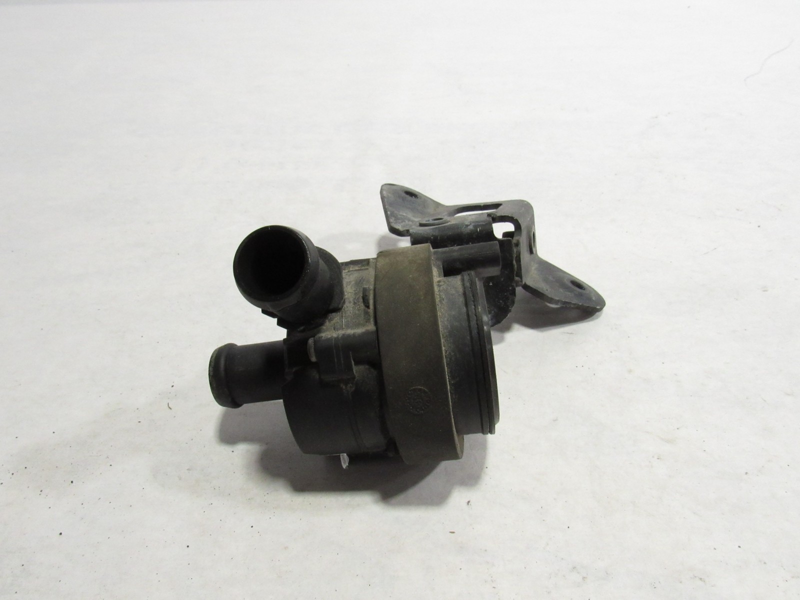 15-19 Ferrari 488 Spider 2017 Water Coolant Recirculation Pump Bracket ;@2