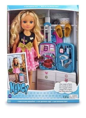 Nancy - Chic reist nach Paris, Puppe mit Koffern und Zubehör.