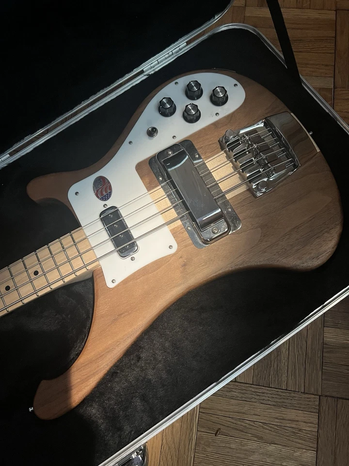 Bajo Walnut Rickenbacker Modelo 4003 con Estuche Hecho en EE. UU. Foto 4 de 4