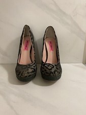 Betsey Johnson Darrlla animal print pumps Size 7