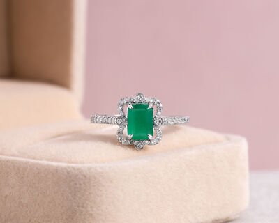 14k White Gold Ring with 1.30 Ct Green Emerald & E-G/VS1-SI2 Round Diamonds