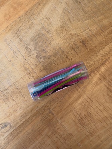 Paquete de 12 alfileres de pelo L. Erickson Clip & Go Bobby Pins tubo - Imagen 12 de 12