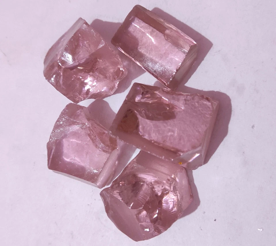 A+Natural 1500 Ct Top Quality Big Zircon Rough Mineral Pink Color Gemstone 5 Pcs - Image 2 of 4