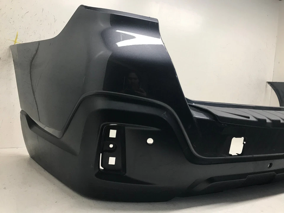 Cubierta de parachoques trasero Subaru Outback con orificios de sensor gris 2018 2019 57704AL18A OEM4 Foto 4 de 4