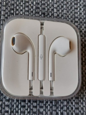 Apple Ear Pods. NEU!