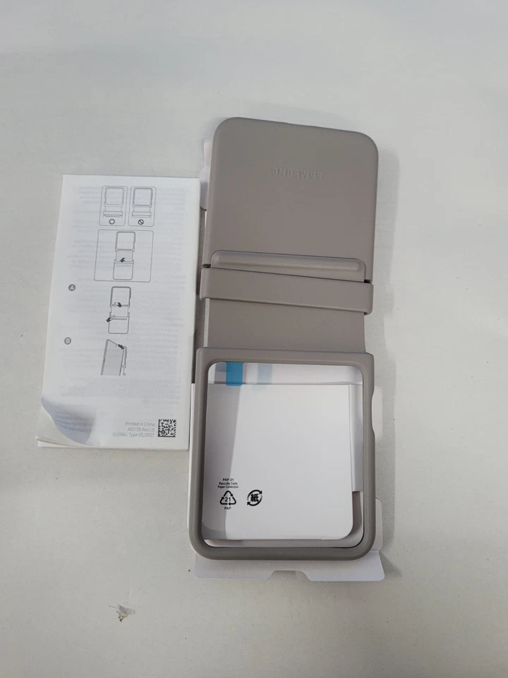 Официальный Samsung Galaxy Z Flip5 клапан эко кожаный чехол | Etoupe - Изображение 4 из 4