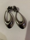 VINTAGE  HUGE SILVER AND GOLD TONE OPEN CENTER DANGLE CLIP ON EARRINGS 3.5" — photo 9